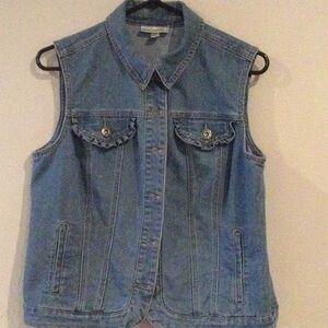 Women’s light blue denim vest size M.